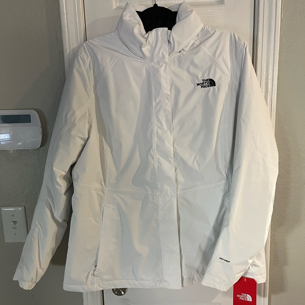 Brand new The North Face XL white Resolve insulated dryvent jacket